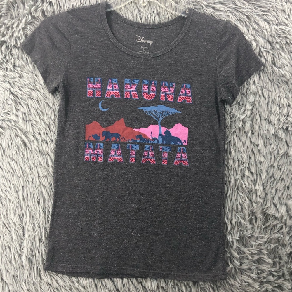 Disney Tshirt Womens Small Hakuna Matata Lion King Gray Short Sleeve Shirt
